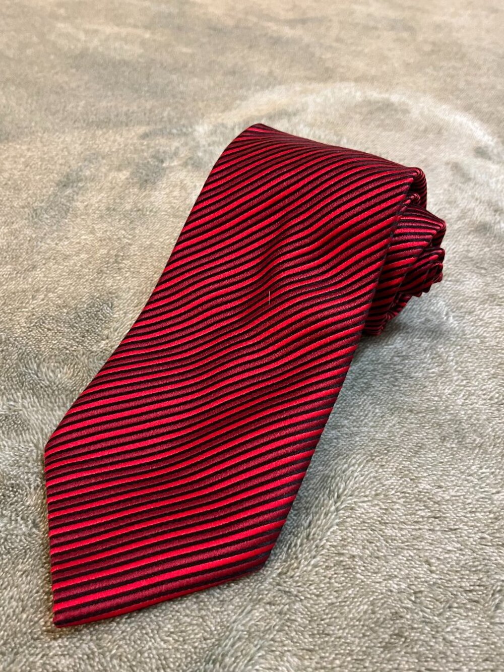 DONALD J. TRUMP Signature Collection Men's 100% Silk Tie Red Striped Power Tie